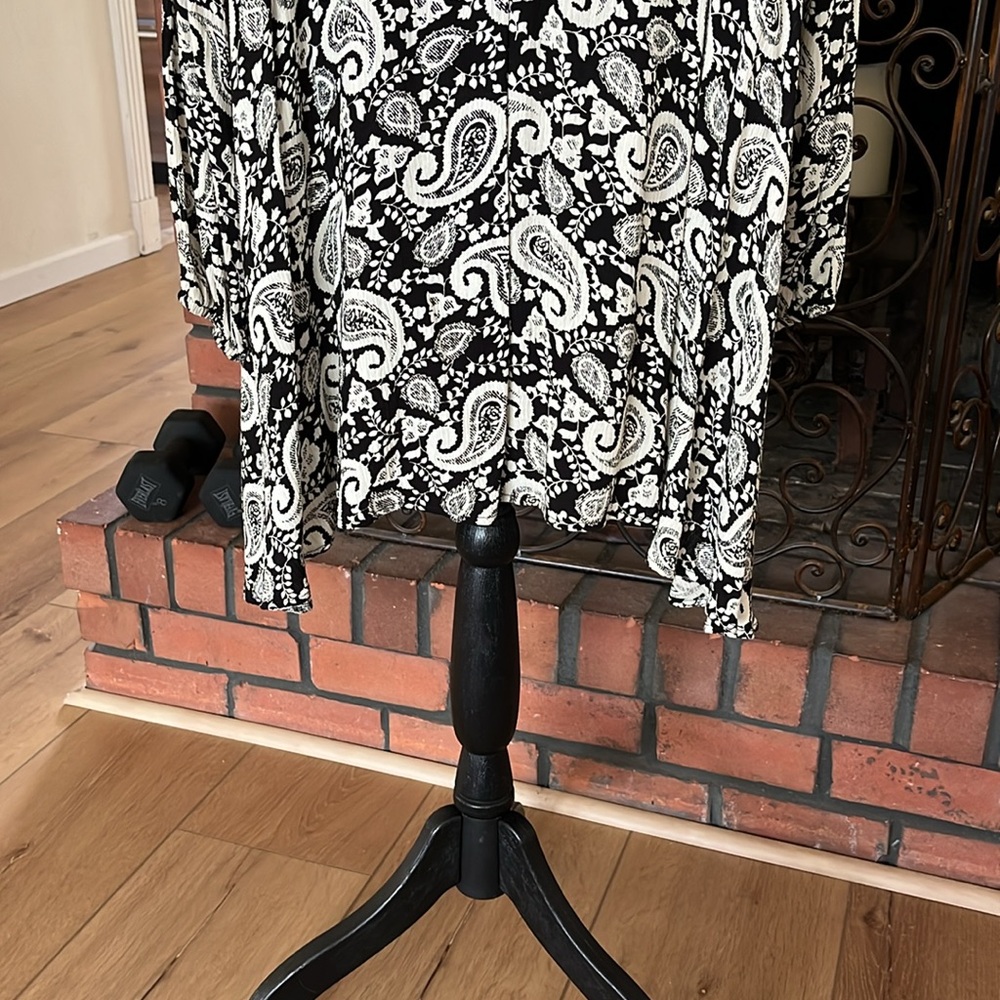 Gorgeous print paisley Boutique top ladies flowy top more of a cream and black - Picture 4 of 4